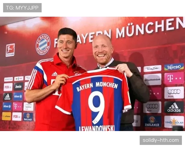 莱万多夫斯基深情回顾拜仁慕尼黑生涯:荣光与挑战交织的传奇篇章 莱万多夫斯基深情回顾拜仁慕尼黑生涯:荣光与挑战交织的传奇篇章