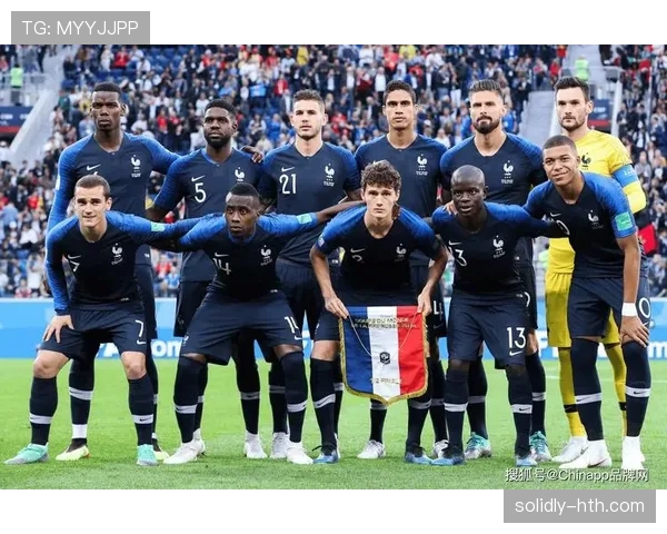 欧洲杯小组赛落幕：传统强队稳进淘汰赛，黑马球队惊艳突围引热议